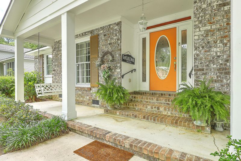 123 Hunt Club Dr, Summerville, SC 29485