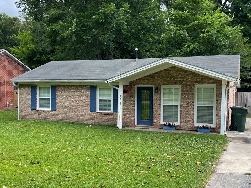 313 E Pandora Dr, Goose Creek, SC 29445