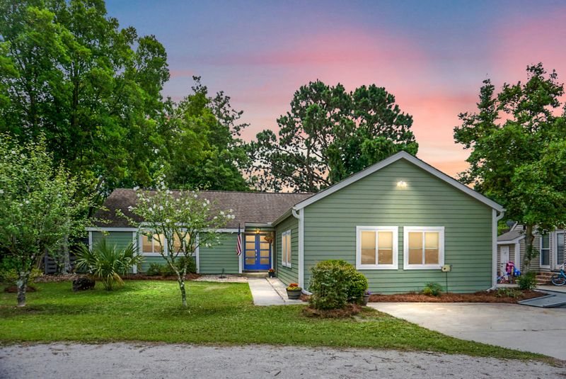 674 Williamson Dr, Mount Pleasant, SC 29464