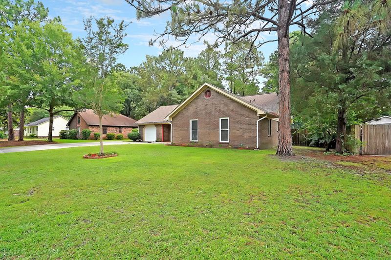 205 Canaberry Cir, Summerville, SC 29483