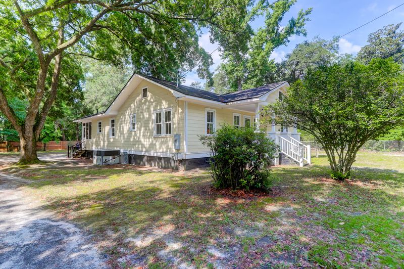 104 Pine Grove Ave, Summerville, SC 29483
