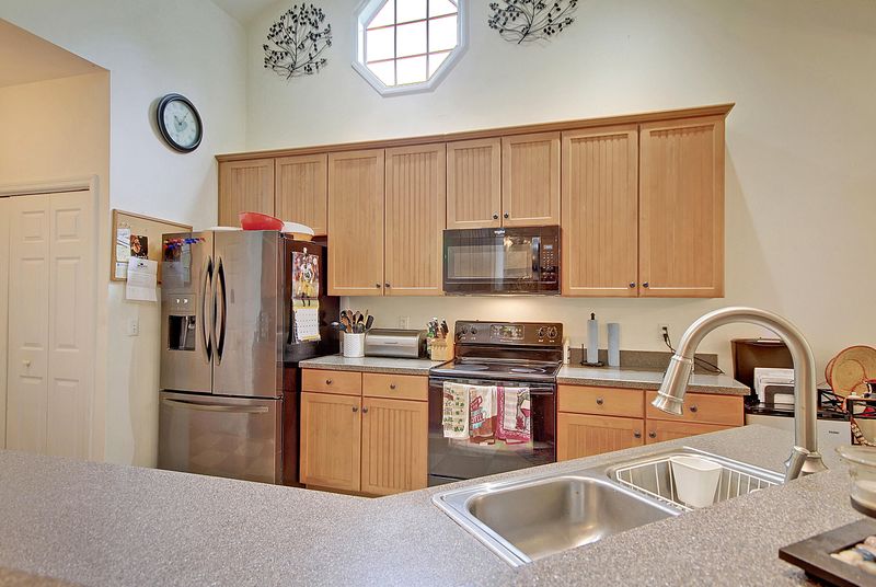 140 Thousand Oaks Cir, Goose Creek, SC 29445