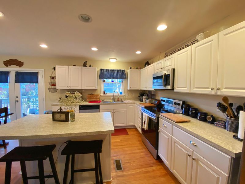 100 Holly Ave, Summerville, SC 29485