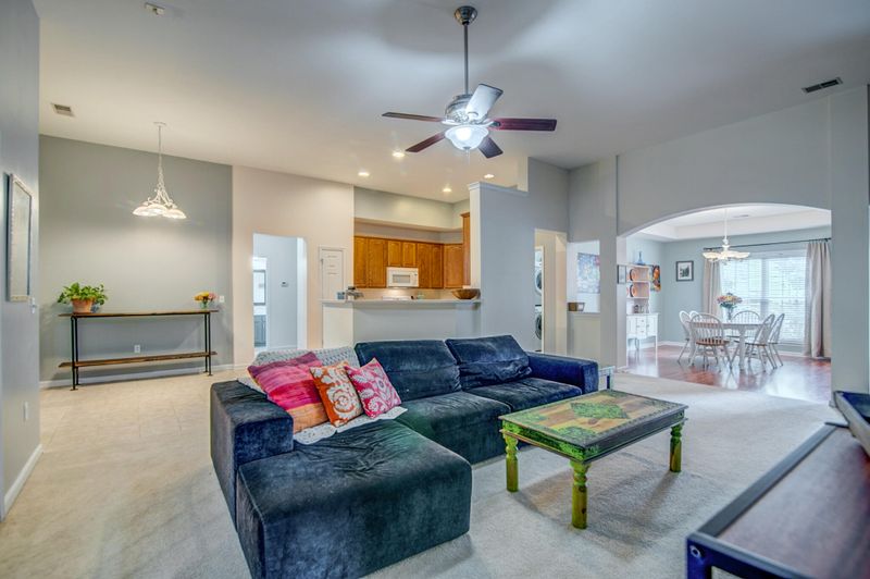 7521 Whispering Oak Dr, Hanahan, SC 29410