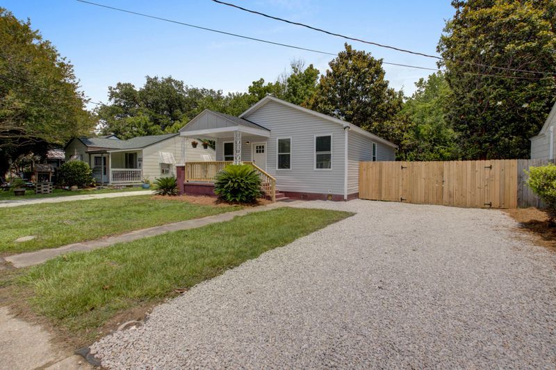 3516 Admiral Dr, North Charleston, SC 29405