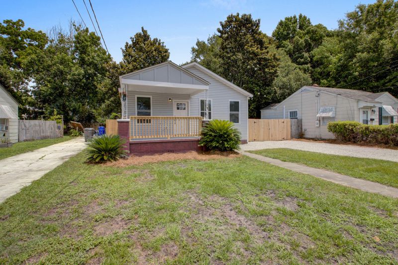 3516 Admiral Dr, North Charleston, SC 29405