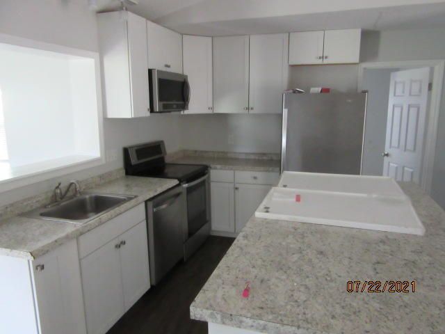 102 Camellia Rd, Goose Creek, SC 29445
