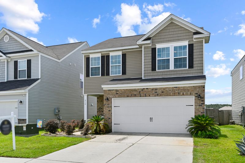 210 Longford Dr, Summerville, SC 29483
