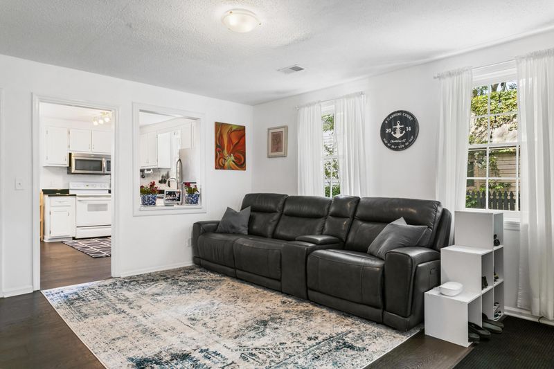 8 Carrere Ct, Charleston, SC 29403