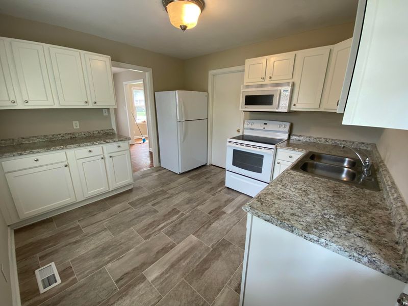 120 Weeks Ave, Goose Creek, SC 29445