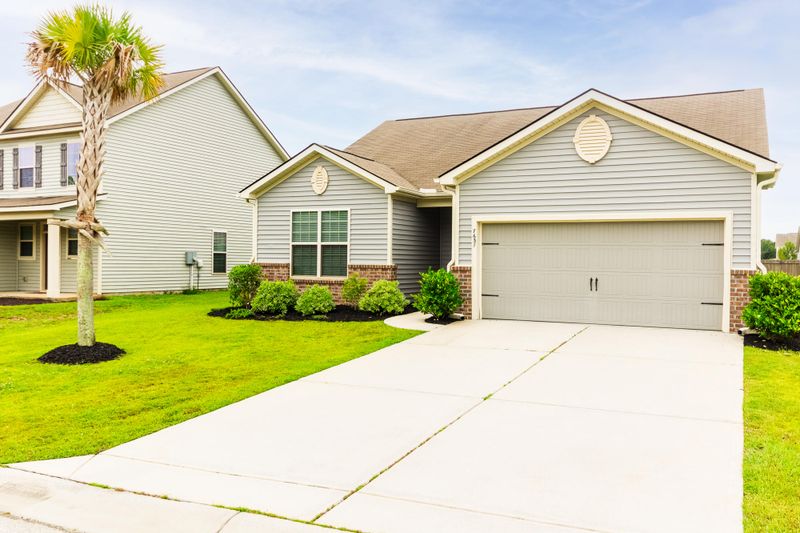 7637 High Maple Cir, North Charleston, SC 29418