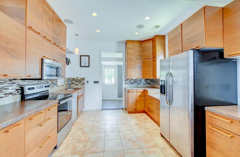 64 San Souci St, Charleston, SC 29403