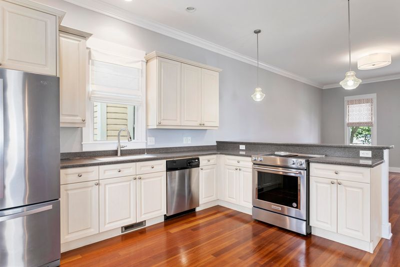87 Bogard St, Charleston, SC 29403