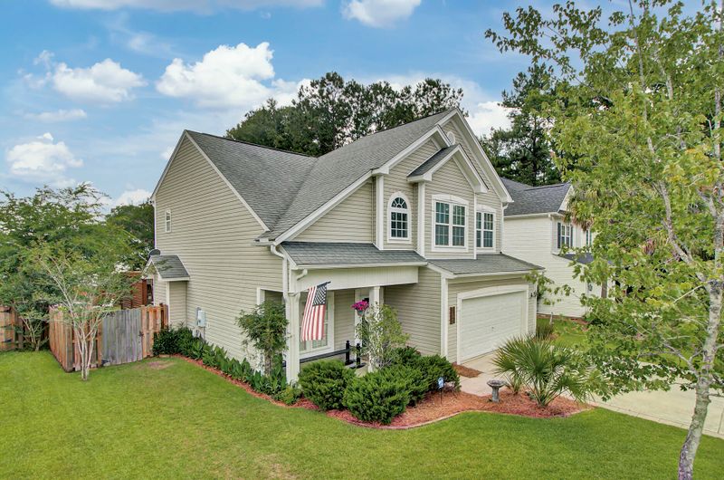 102 Valentin Dr, Summerville, SC 29483
