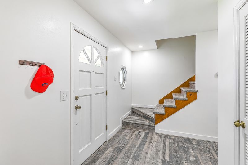 25 Manor Blvd, Hanahan, SC 29410