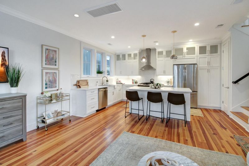 75 Cooper St, Charleston, SC 29403