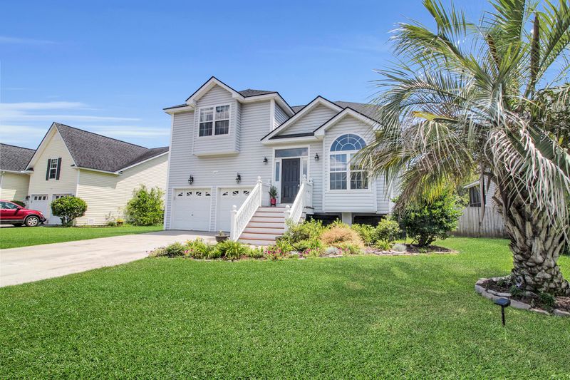 1573 Ocean Neighbors Blvd, Charleston, SC 29412