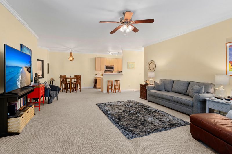 136 Golfview Ln, Summerville, SC 29485