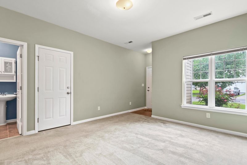 105 Chestnut Oaks Ct, Ladson, SC 29456