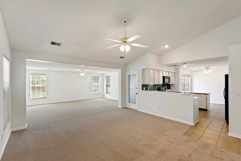 8305 Loggers Rn, North Charleston, SC 29420