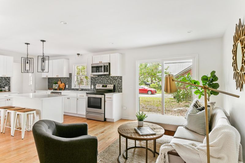 2 Ravenna Ave, Hanahan, SC 29410