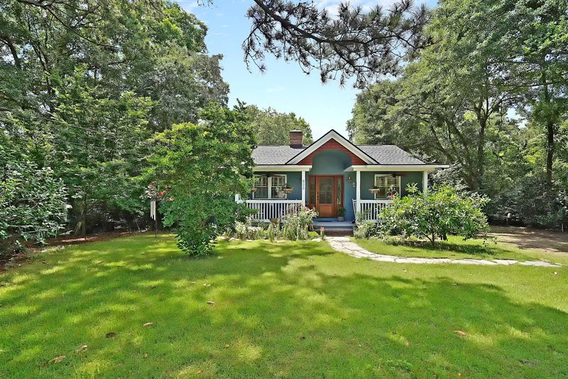823 Castle Ave, Charleston, SC 29407
