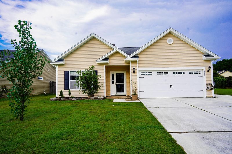 319 Killarney Trl, Moncks Corner, SC 29461