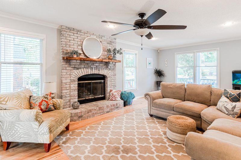 1925 Sandcroft Dr, Charleston, SC 29407