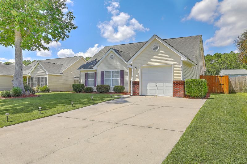 216 Border Rd, Goose Creek, SC 29445