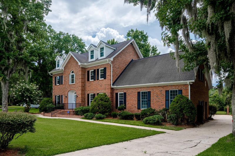 1643 Seignious Dr, Charleston, SC 29407