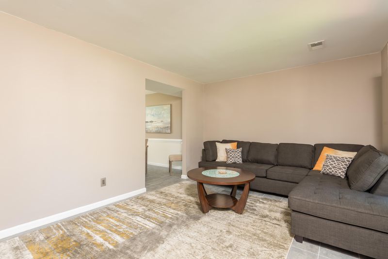 8351 Coventry Ct, North Charleston, SC 29420