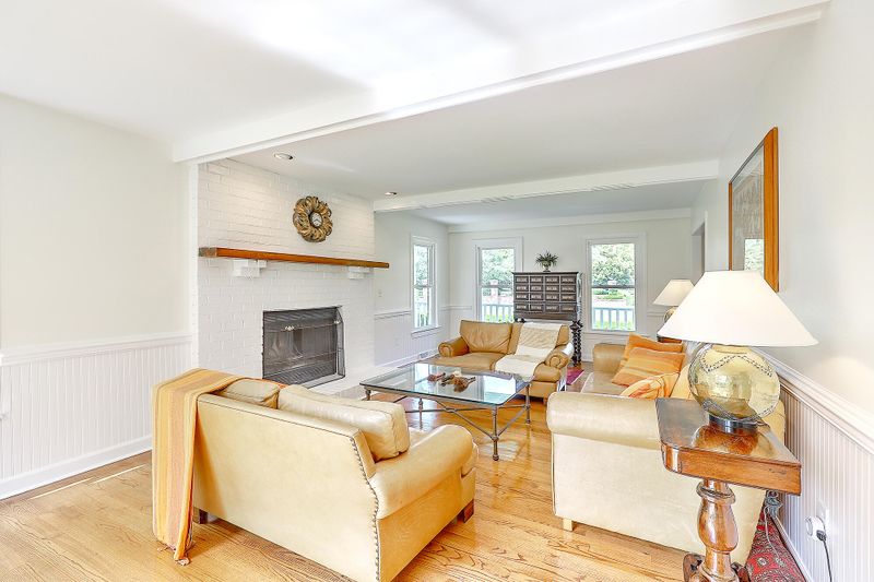 957 Paul Revere Dr, Charleston, SC 29412