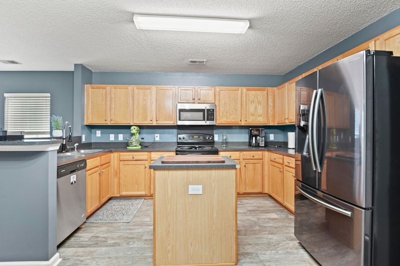 1124 Deerberry Rd, Hanahan, SC 29410