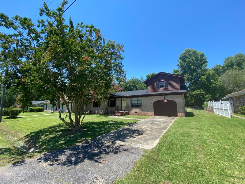 111 Wisteria Rd, Goose Creek, SC 29445