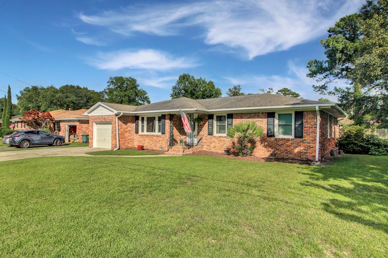 1239 Woodside Dr, Hanahan, SC 29410