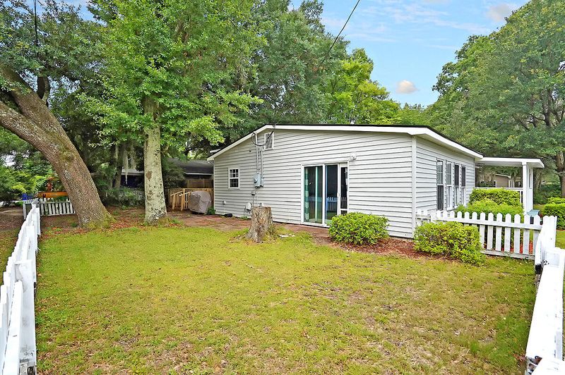 1703 Tomoka Dr, Charleston, SC 29407