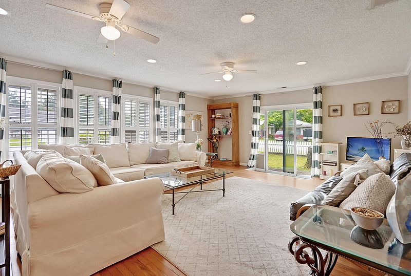 1703 Tomoka Dr, Charleston, SC 29407