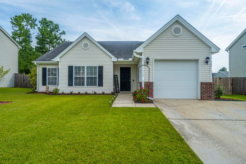 102 Salem Creek Dr, Goose Creek, SC 29445