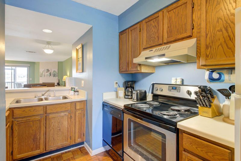 51 Mariners Cay Dr, Folly Beach, SC 29439