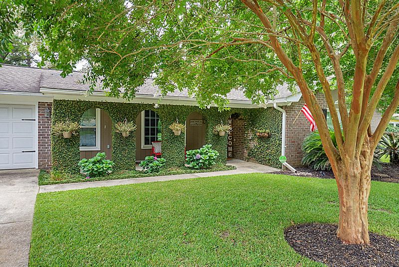 107 Hampton Ct, Goose Creek, SC 29445