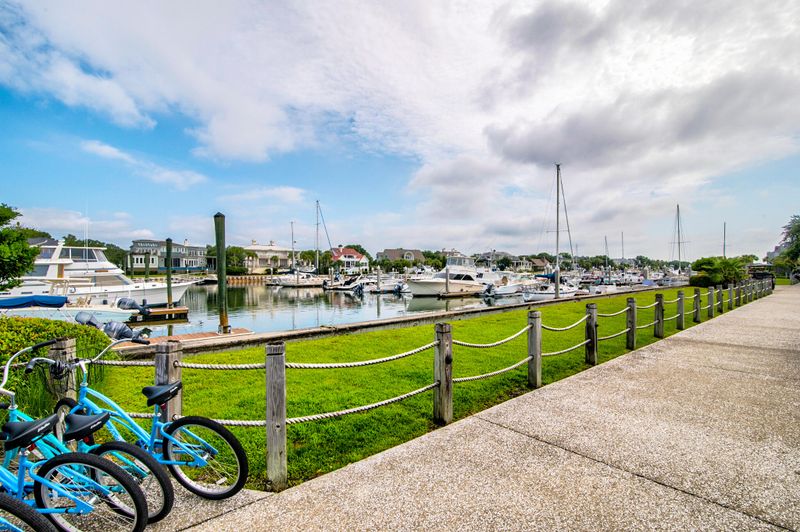 31 Yacht Harbor Ct, Isle Of Palms, SC 29451
