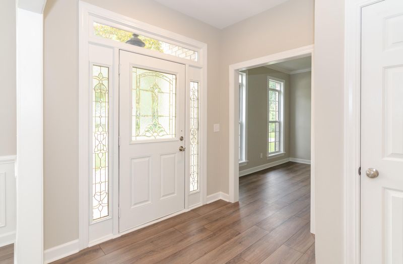 1323 Kingfisher Cir, Hanahan, SC 29410