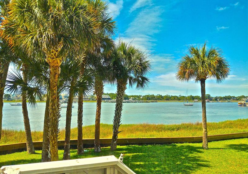 22 Mariners Cay Dr, Folly Beach, SC 29439