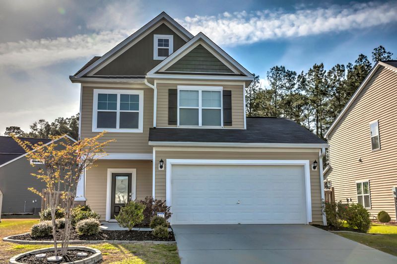 327 Drayton Place Dr, Moncks Corner, SC 29461