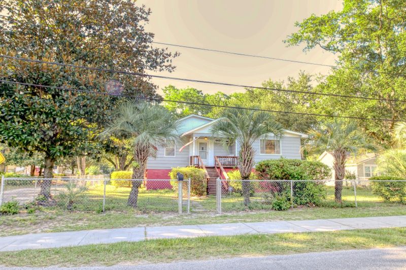 1122 Berkeley St, Hanahan, SC 29410