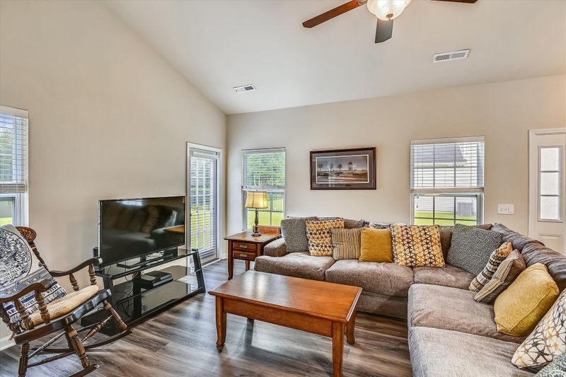 634 Savannah River Dr, Summerville, SC 29485