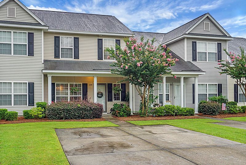 219 Seneca River Dr, Summerville, SC 29485