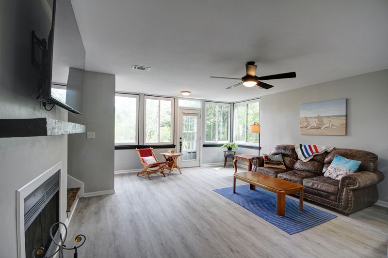 1073 Marsh Court Ln, Mount Pleasant, SC 29464