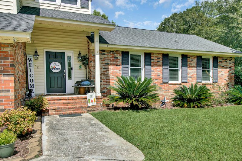 108 Kendall Ct, Goose Creek, SC 29445