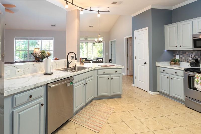 5435 Altamaha Dr, North Charleston, SC 29420